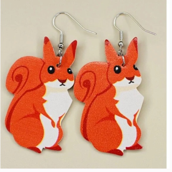 ❤️ FREE Squirrel Animal Girly Cute Rodent Drop Graphic Art Artsy Chic Earrings - Picture 1 of 2